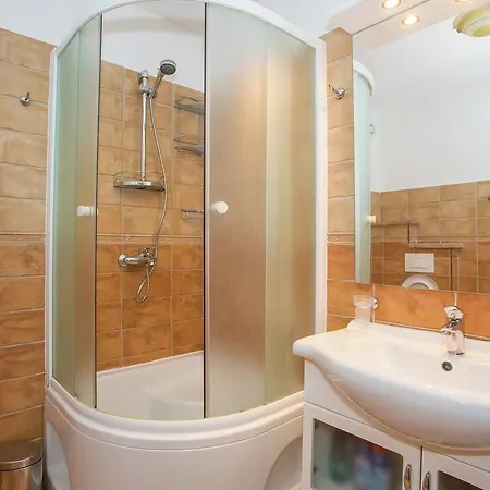 شقة Cozy In Nova Vas With Swimming Pool
